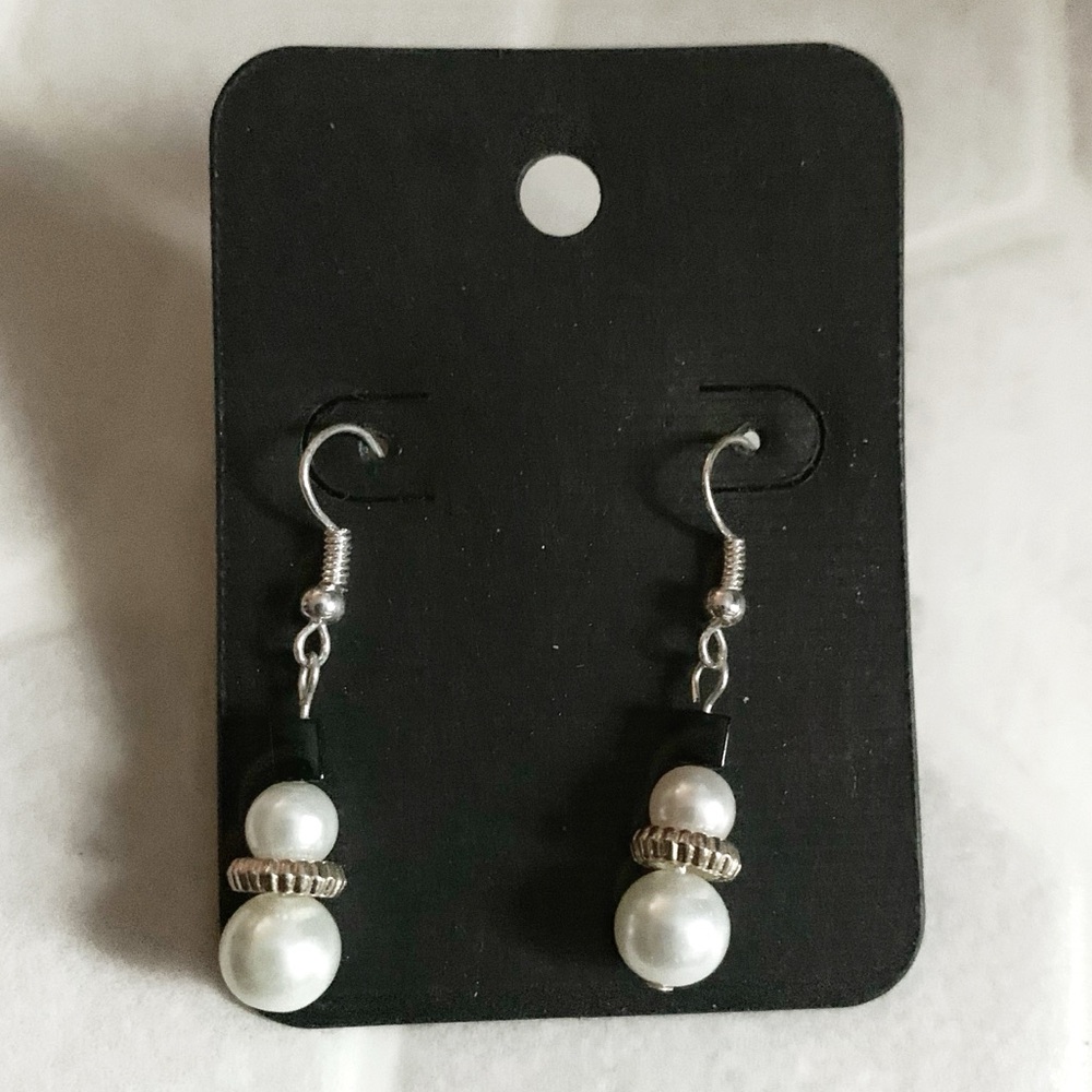 MERMAIDMERCHANT BOUTIQUE Silver & Pearl Beaded Dangle Earring Set